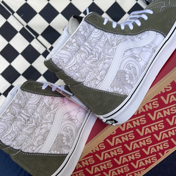 Vans Men’s Sk8-Hi Desert Skulls Grape Leaf/White sneakers - Picture 15 of 16